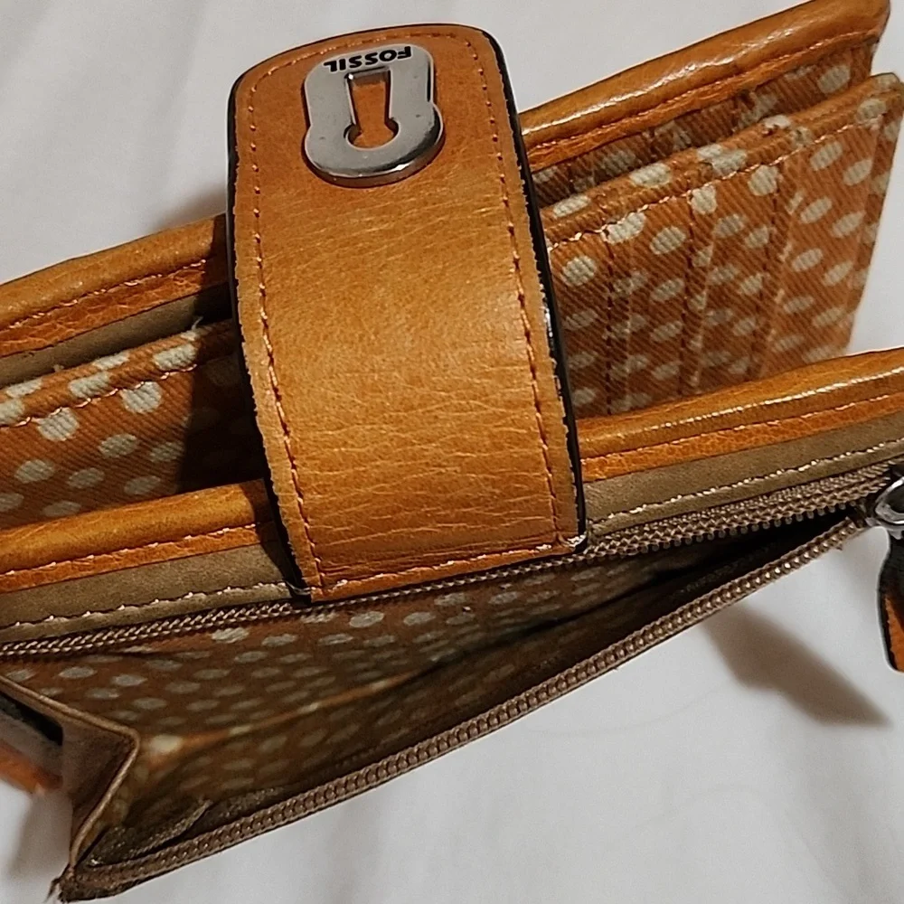 womans Fossil bi-fold wallet - Picture 8 of 8